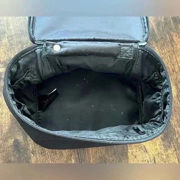 BURBERRY Fragrance | travel case/bag - Picture 11 of 16